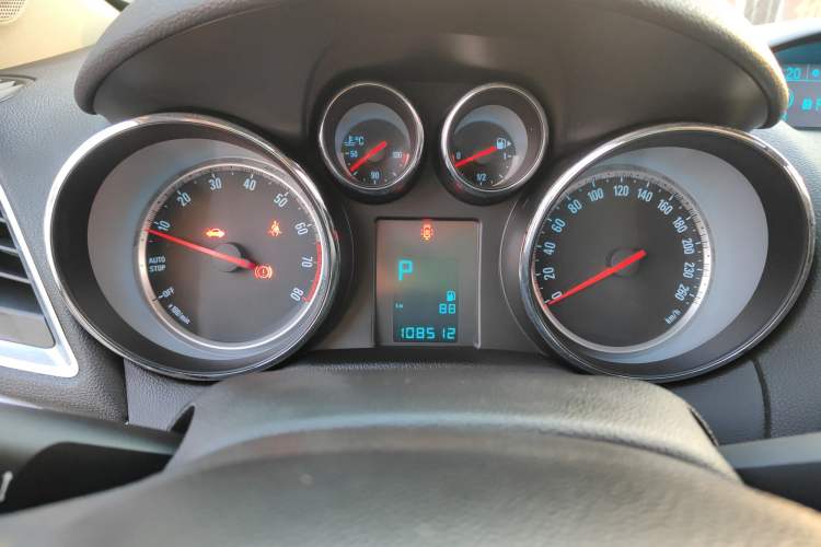 Used Buick Encore 2015 1.4T Automatic Two-Wheel Drive Urban Elite Version
