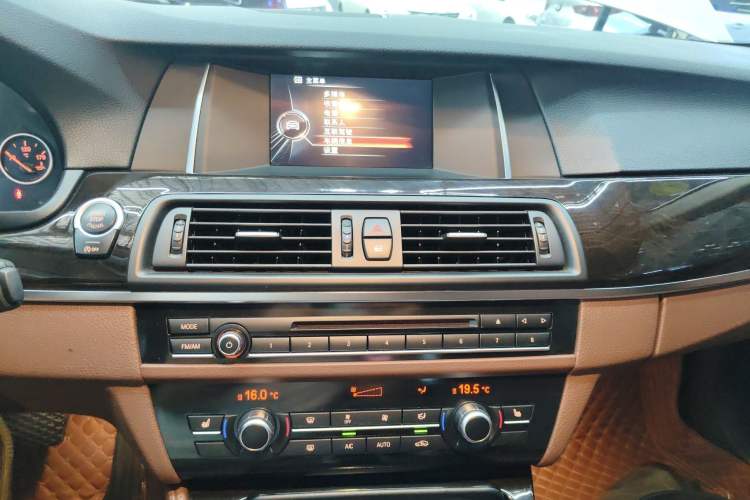 Used BMW 5 Series 2014 525Li Leading Model
