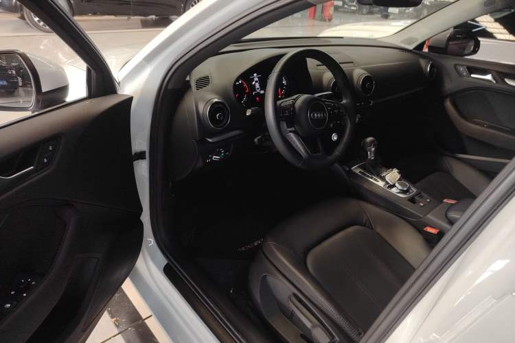 Used Audi A3 2020 Restyled Limousine 35 TFSI Ambition Version China VI

