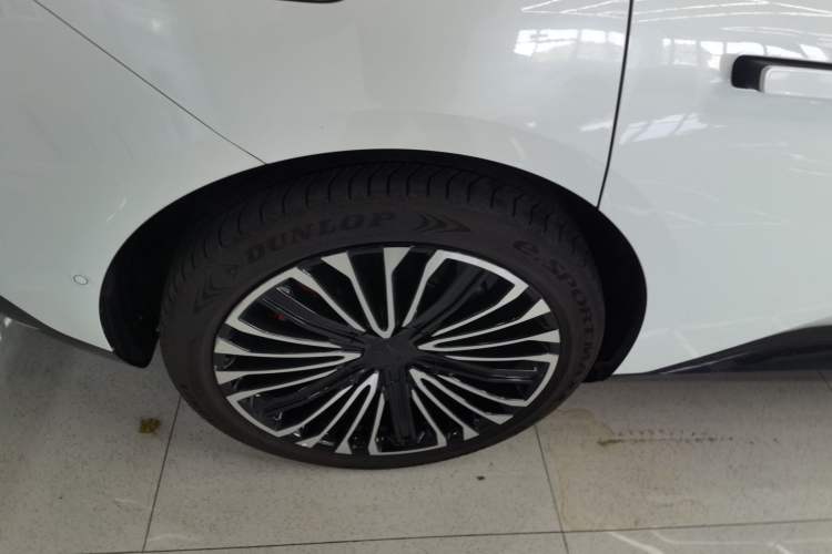 Used  12 2025 Ultra Extended-Range Edition