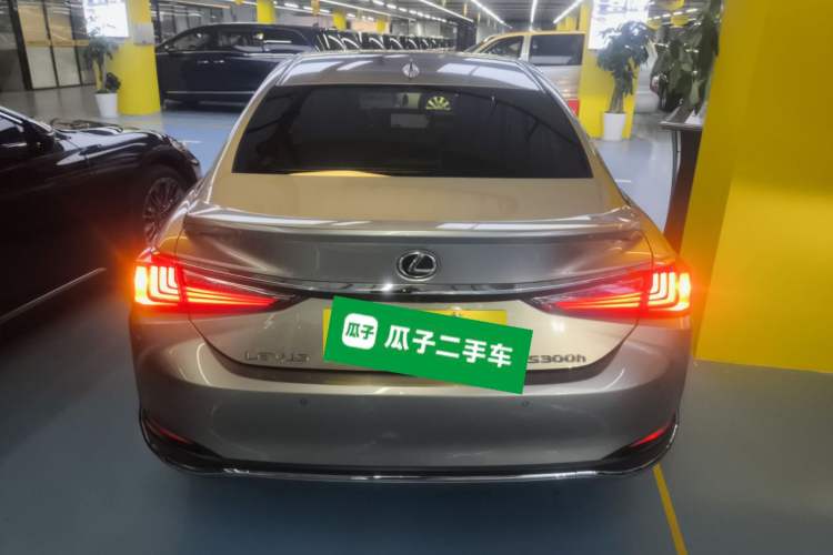 Used Lexus ES 2022 300h Deluxe Edition
