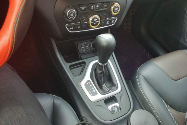 Used  Cherokee 2016 2.4L Leading Edition
