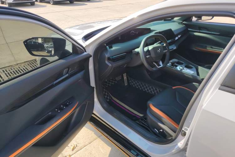 Used Changan UNI-V 2023 2.0T Leading-Speed Edition
