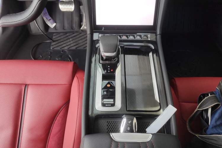 Used Hongqi H6 2024 2.0T ZhiShang Version
