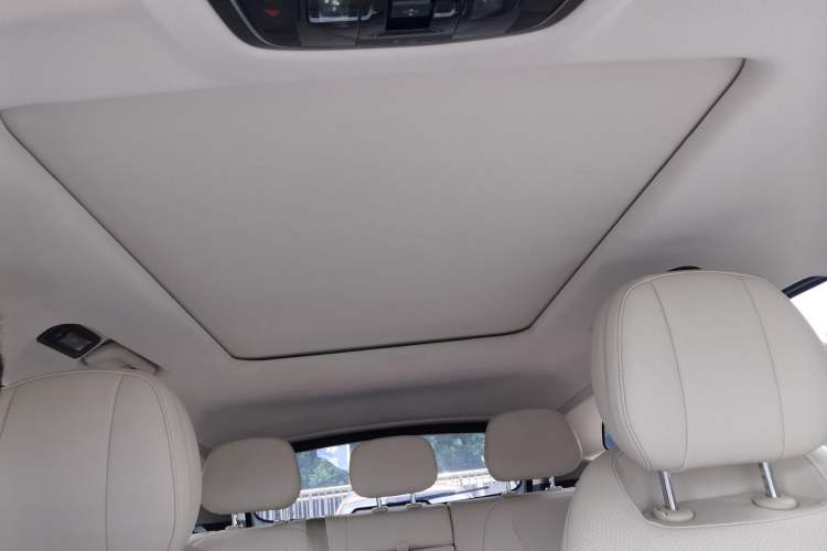 Used  Lingyun 2024 300T Two-Wheel Drive Starlight Edition
