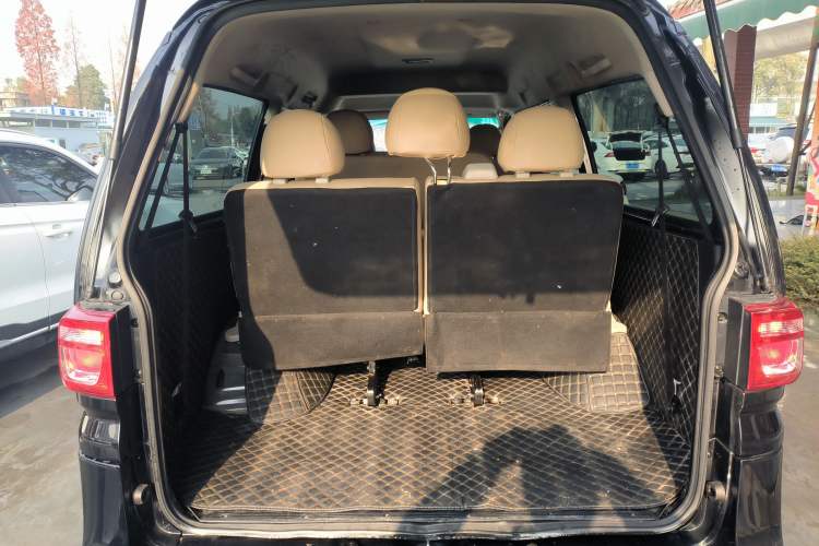 Used FORTHING Lingzhi 2023 M5L 1.6L Base Model 7 Seats
