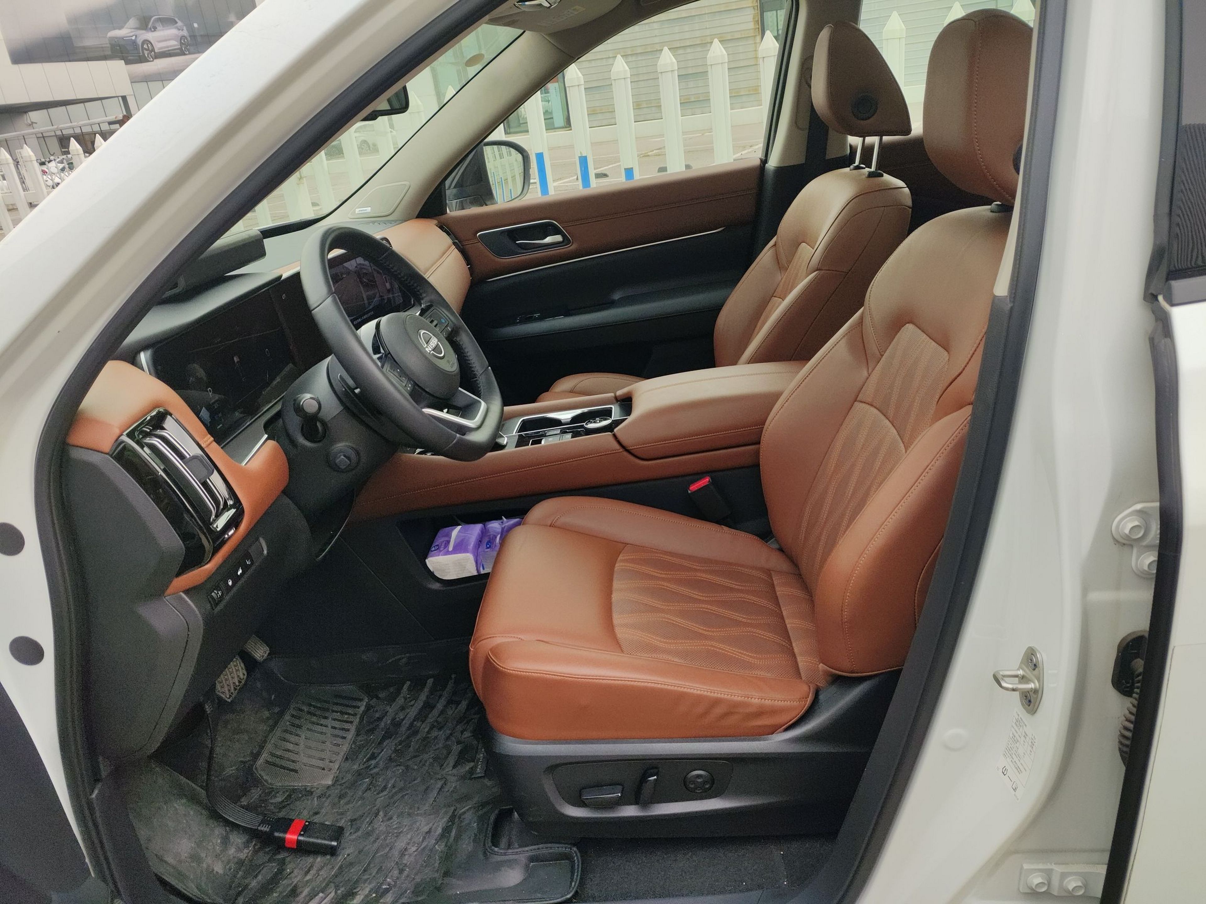 المقاعد الأمامية داخل السيارة