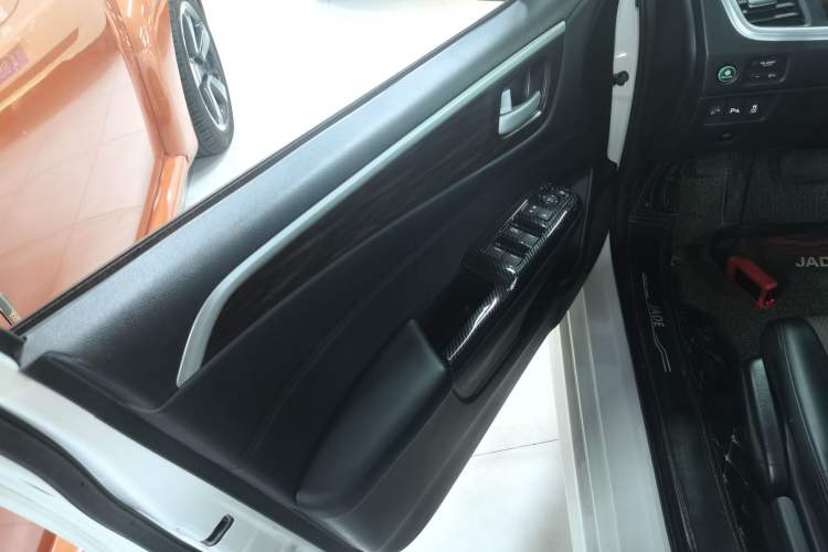 Used Honda Jade 2017 1.8L automatic Comfort version 5 seats
