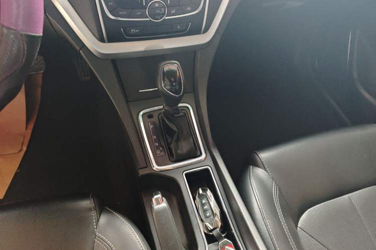 Used Geely Auto Emgrand 2016 Sedan 1.5L CVT Upward Version
