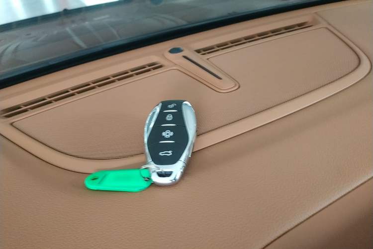 Used Hongqi H9 2024 2.0T Qichang Private Enjoyment Luxury Edition
