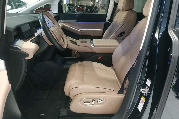 Used XPeng X9 2024 702 Ultra-Long Range Max
