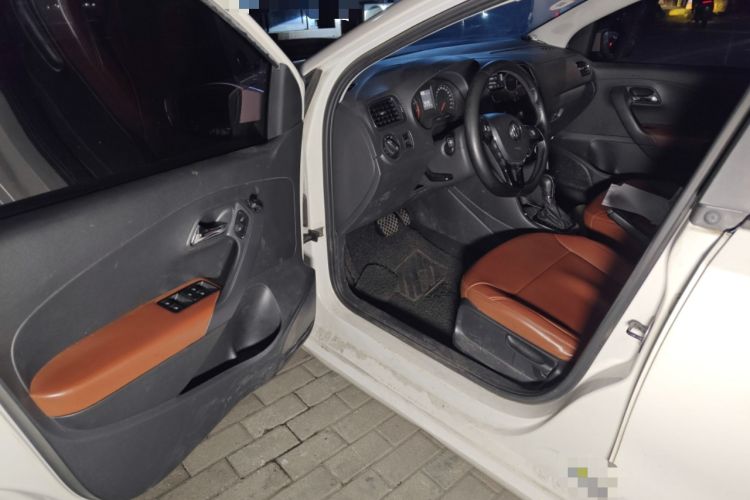 Used Volkswagen Polo 2016 1.6L Automatic Comfort Model
