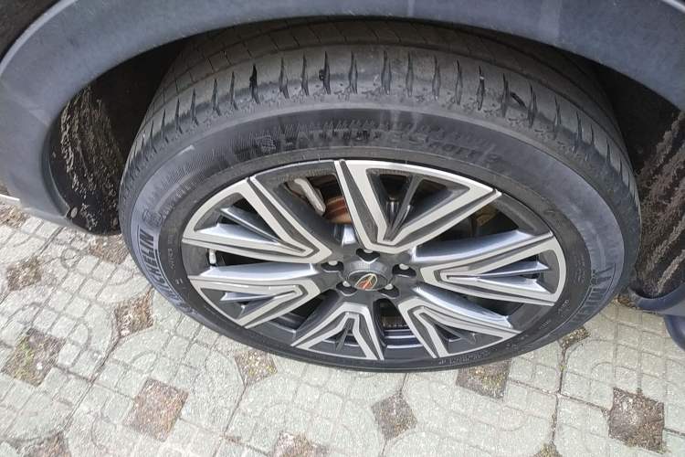 Used Hongqi HS5 2022 Facelifted Version 2.0T Smart Connect Flagship All-Wheel-Drive Edition
