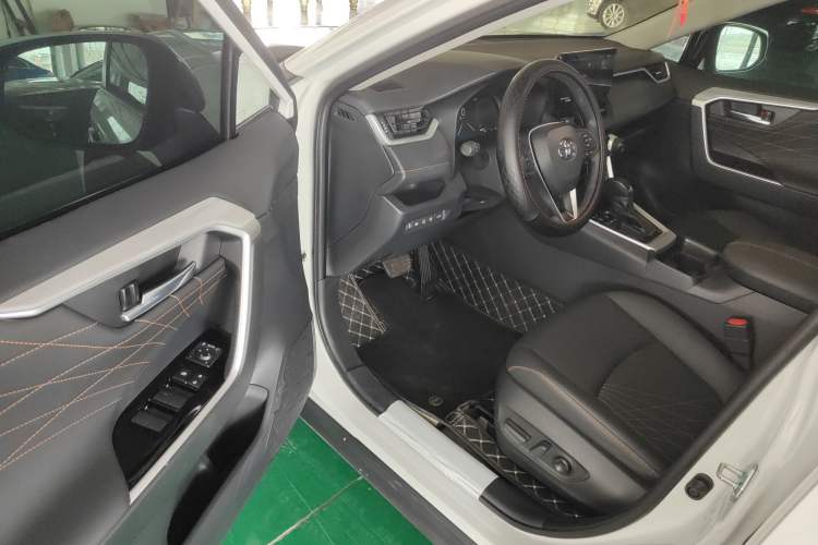 Used Toyota RAV4 2024 2.0L CVT Two-Wheel Drive Fashion Plus Edition
