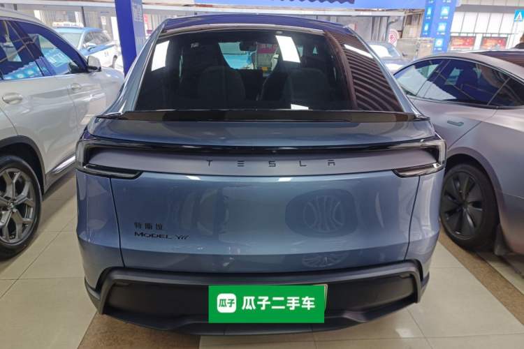 Used Tesla Model Y L 2025 Long-Range All-Wheel-Drive Version
