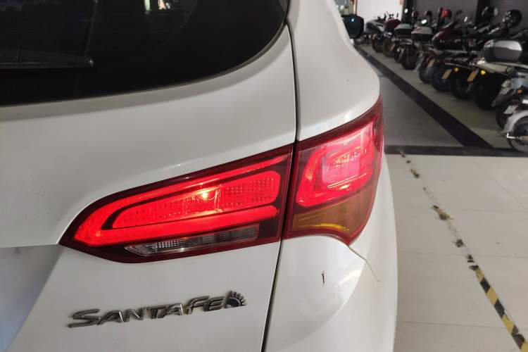 Used Hyundai Santa Fe 2017 2.0T Automatic Two-Wheel Drive Smart Version 7 Seats