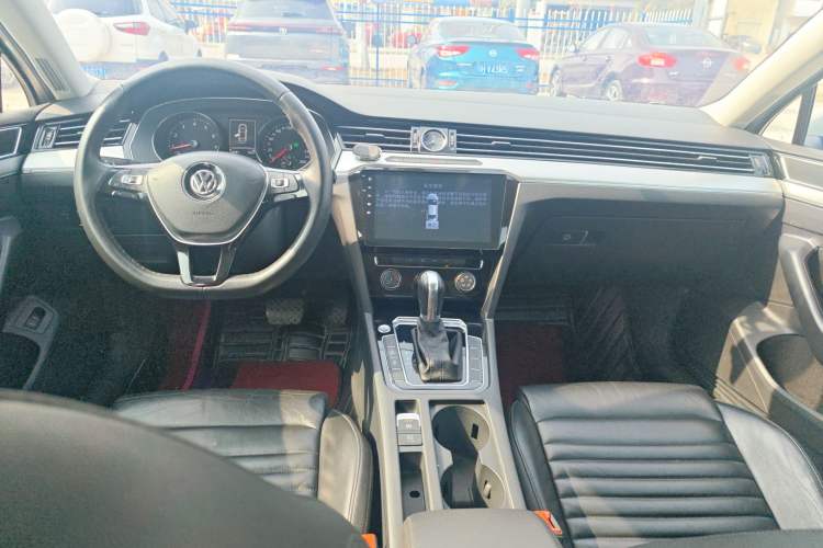 Used Volkswagen Magotan 2017 330TSI DSG Leading Model
