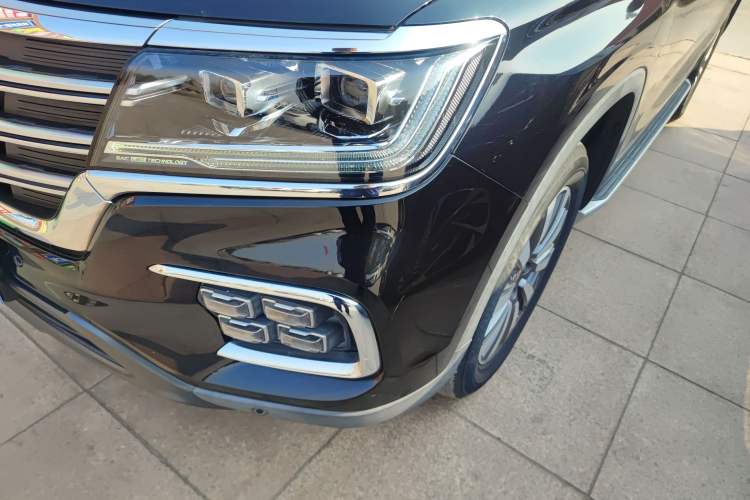 Used Roewe RX8 2019 30T Smart Connectivity Two-Wheel Drive Supreme Flagship Edition
