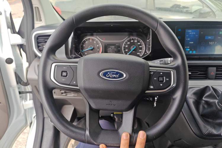 Used Ford Transit 2023 2.0T Gasoline Manual Multifunction Commercial Vehicle Short Wheelbase Low Roof 5/6 Seats
