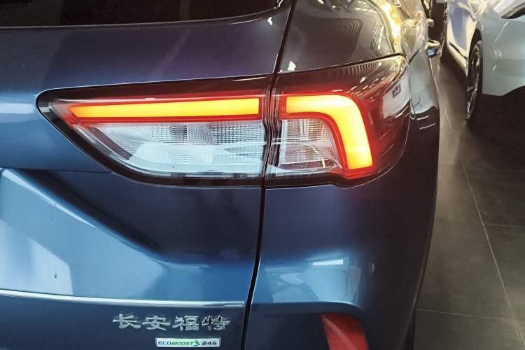 Used Ford Escape 2020 EcoBoost 245 Two-Wheel-Drive Titanium Edition
