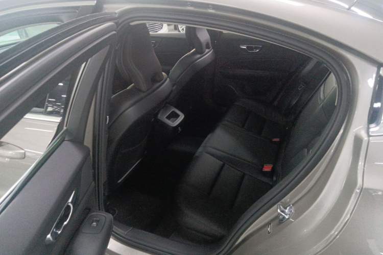 Used Volvo S60 2020 T4 Zhiyi Luxury Edition