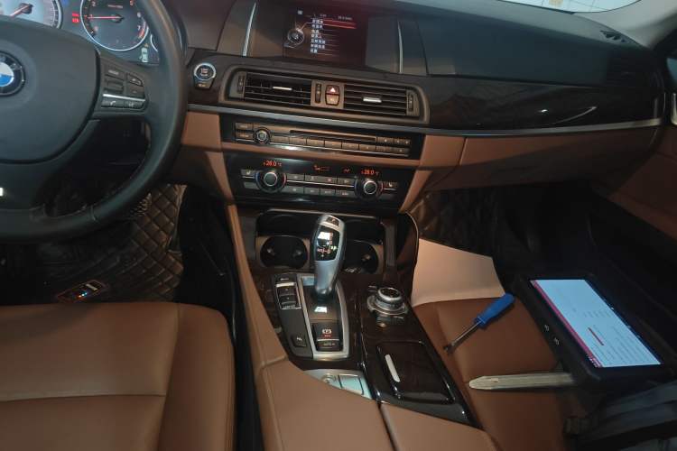 Used BMW 5 Series 2014 525Li Leading Model