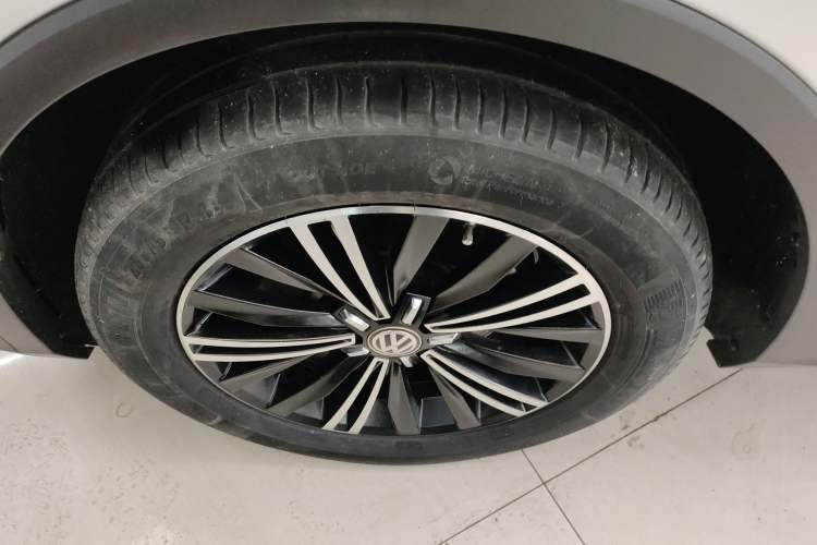 Used Volkswagen Tiguan L 2019 330TSI Automatic Two-Wheel Drive Panoramic Comfort Edition China VI Standard
