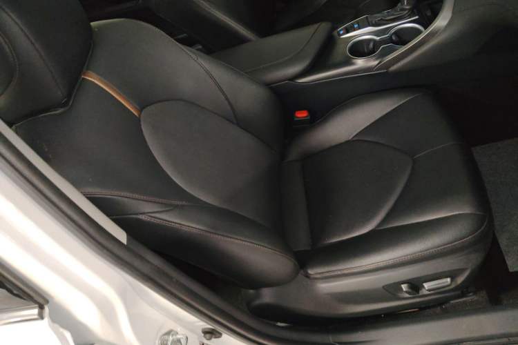 Used Toyota Camry 2021 2.0G Luxury Edition
