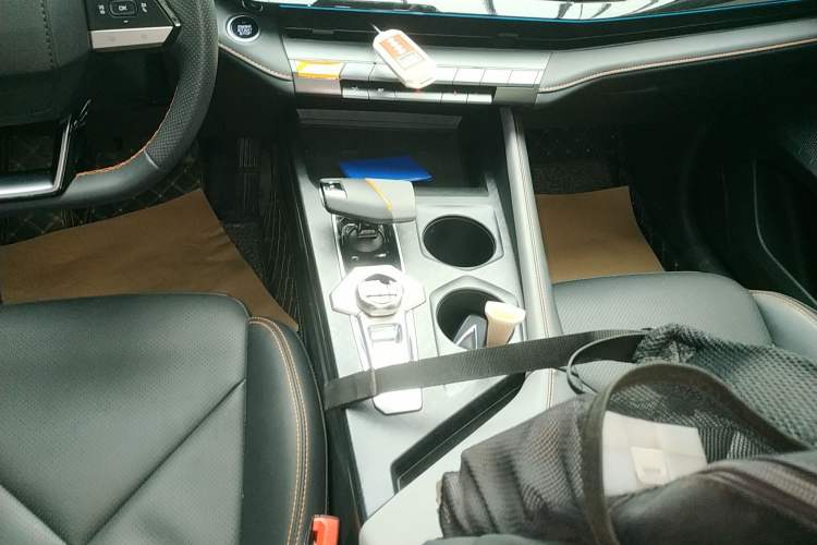 Used Changan UNI-V 2022 1.5T Prestige Version
