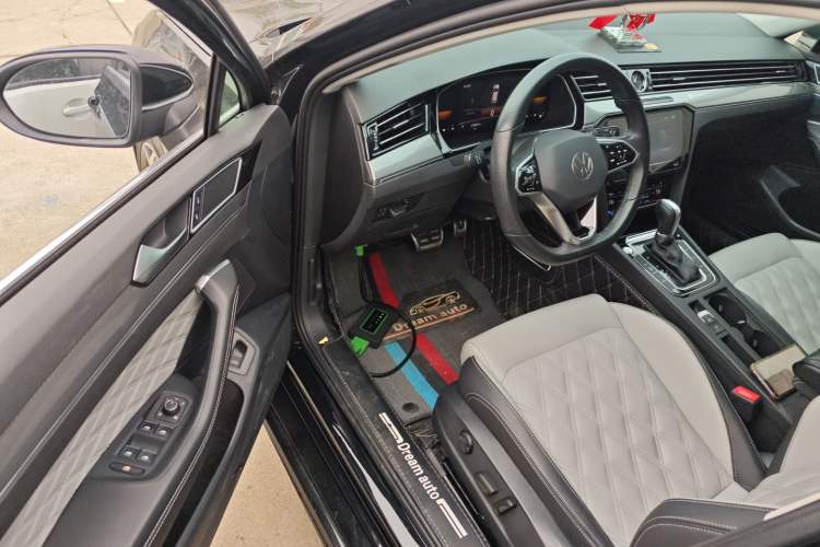 Used Volkswagen Magotan 2023 2 Million Units Limited Edition 330TSI DSG Leading Version
