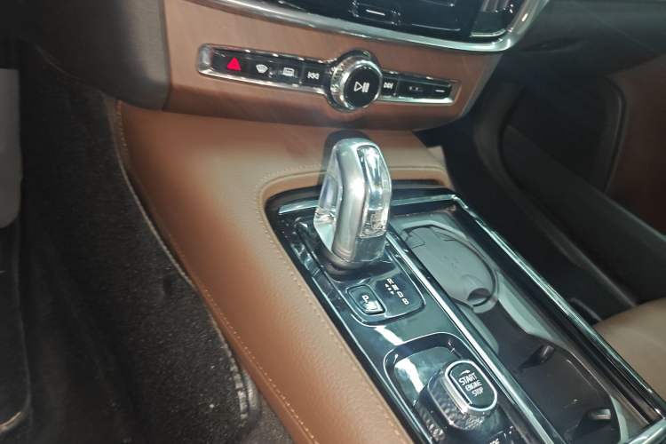 Used Volvo S90 New Energy 2019 T8 e-Drive Hybrid Intelligent Luxury Version China VI Standard
