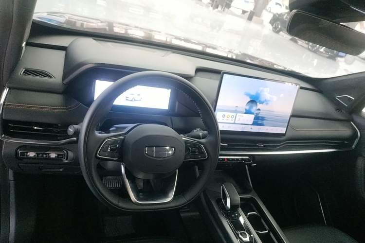 Used Geely Auto Haoyue L 2025 2.0T DCT Luxury Edition
