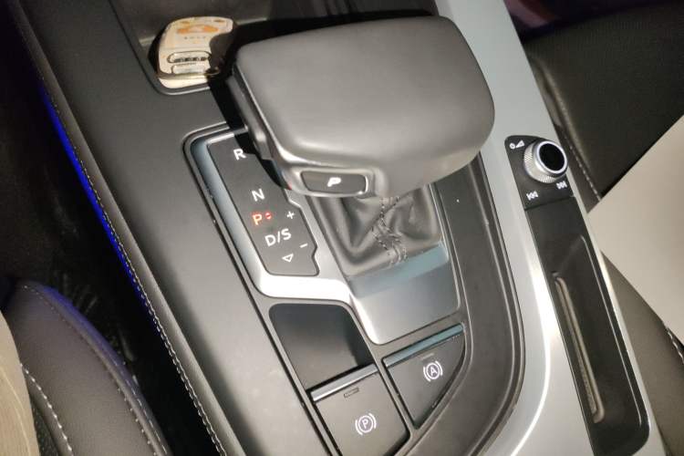 Used Audi A4L 2022 40 TFSI Luxury Dynamic Model