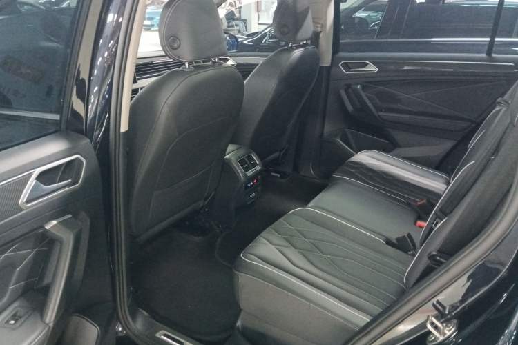 Used Volkswagen Tiguan L 2023 Restyled 330TSI Automatic Two-Wheel Drive R-Line Enhanced Comfort Version