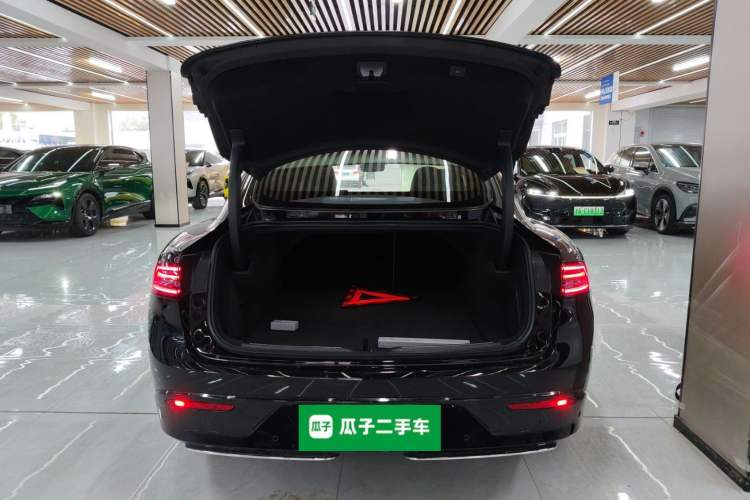 Used Hima Luxeed S7 2025 785 km Ultra