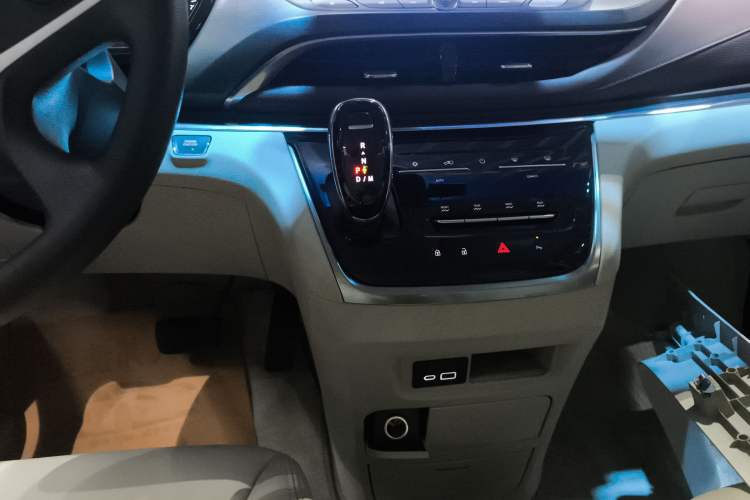 Used Buick GL8 2023 Land Executive Class Comfort Model
