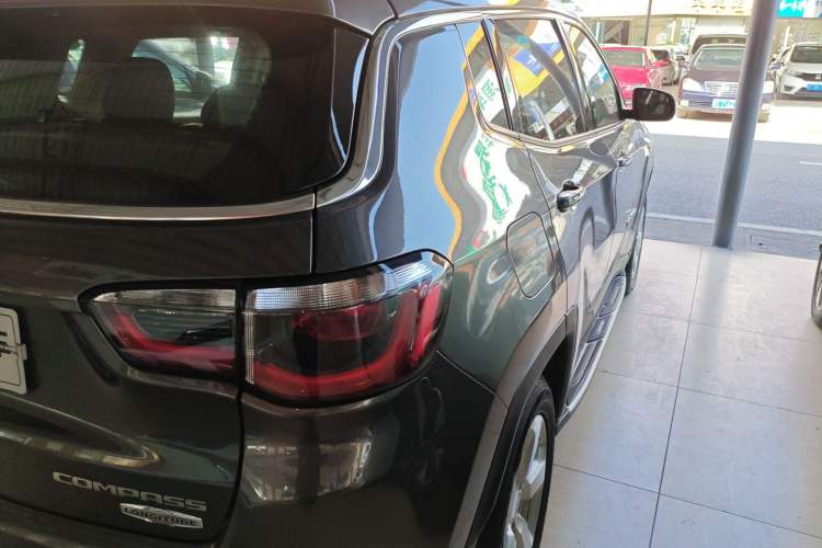 Used  Compass 2017 200T Automatic Family Edition