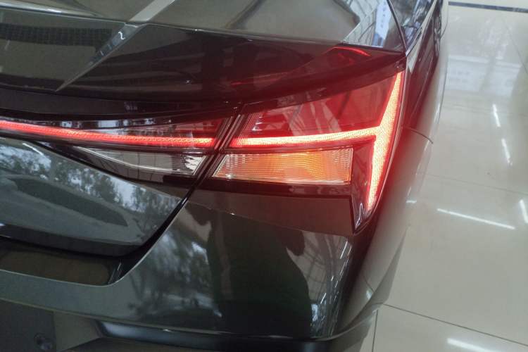 Used Hyundai Elantra 2023 1.5L CVT LUX Prestige Edition
