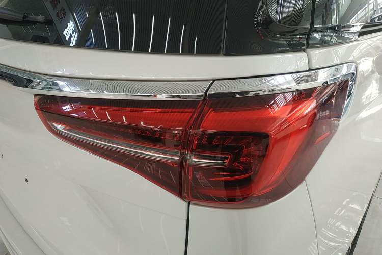 Used Buick GL8 2022 ES Landtrek 653T Luxury Edition