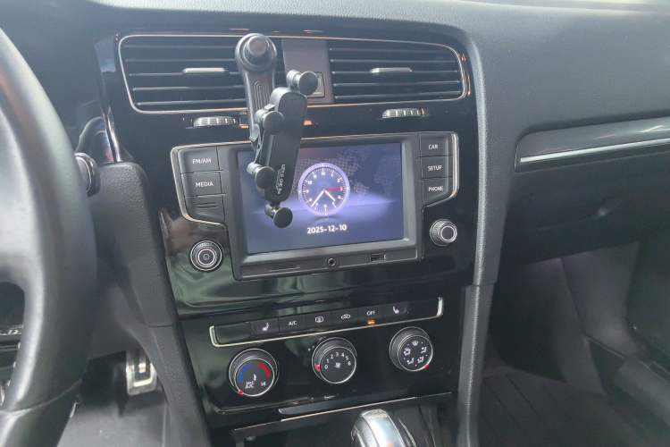 Used Volkswagen Golf 2016 1.4TSI Automatic R-Line
