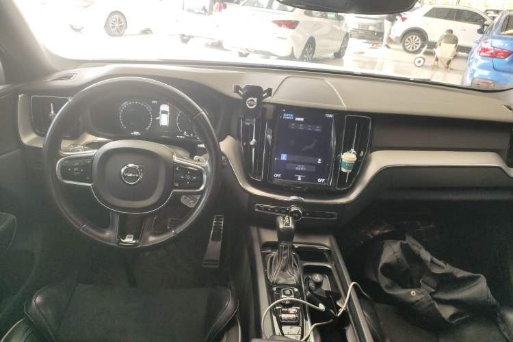 Used Volvo XC60 2019 T5 4x4 Smart & Dynamic Sport Edition China VI Standard
