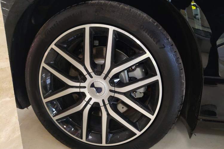 Used Denza Z9 2024 630 km All-Wheel Drive Max Version
