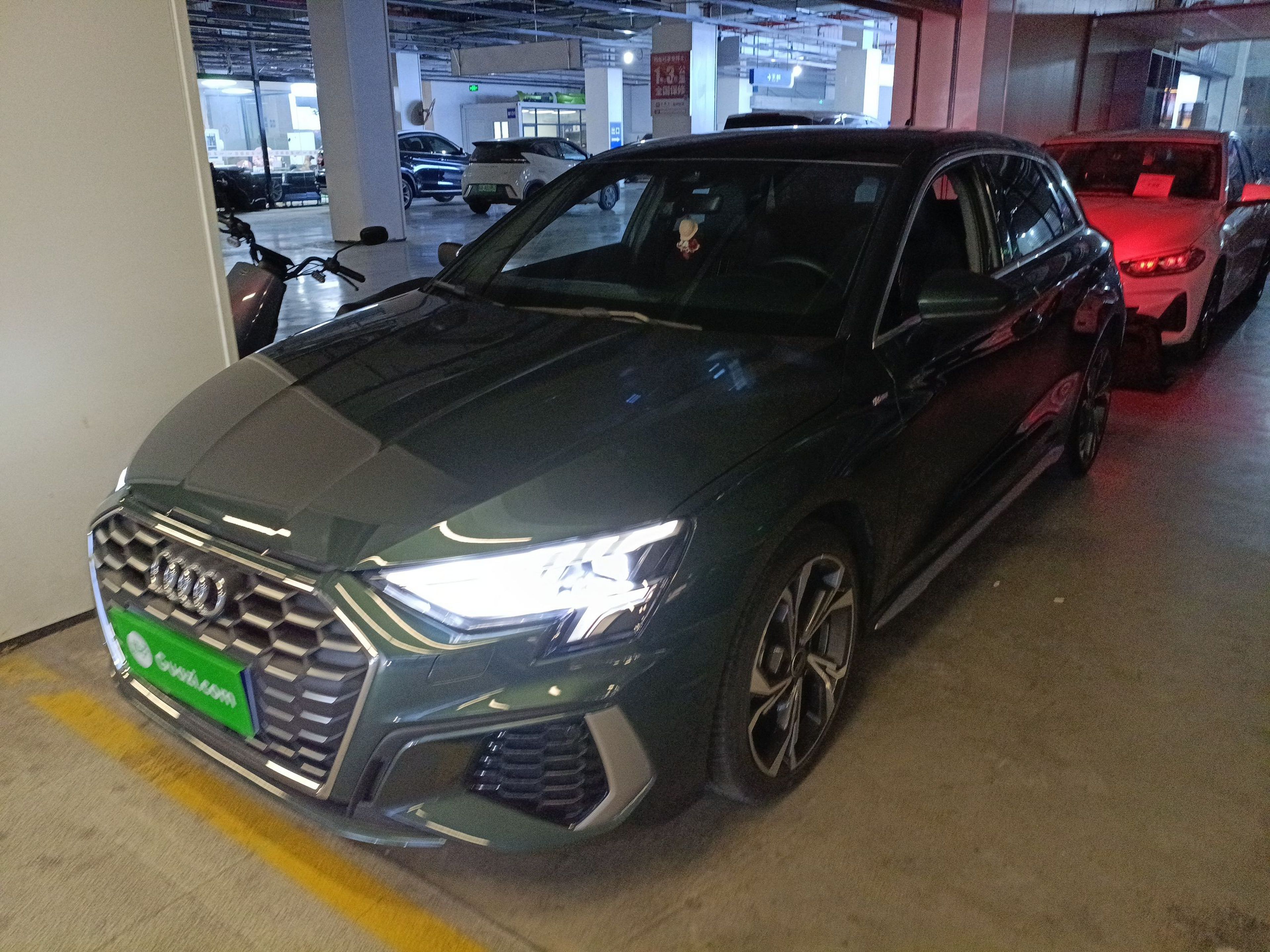 Под передней частью автомобиля