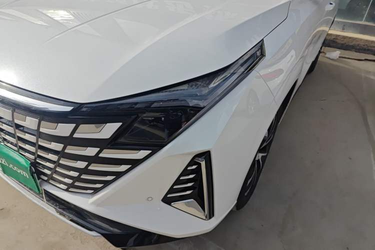 Used Changan UNI-Z New Energy 2024 Blue Whale Smart Electric iDD 125km Beyond Edition
