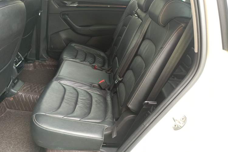 Used Skoda Kodiaq 2019 Facelifted TSI330 7-Seater Two-Wheel-Drive Luxury Enjoyment Edition China VI Standard
