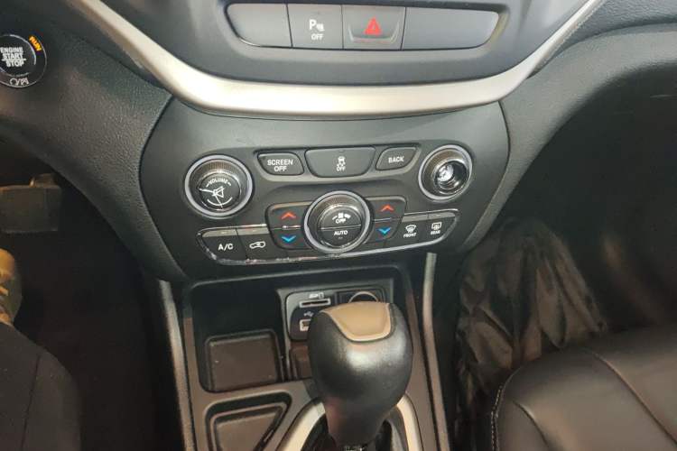 Used  Cherokee 2017 2.0L Superior Edition
