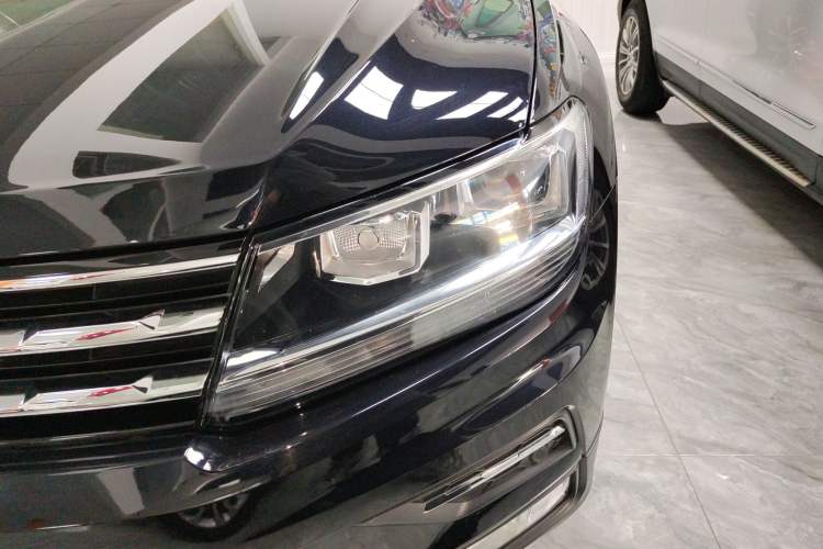 Used Volkswagen Tiguan L 2019 330TSI Automatic Two-Wheel Drive Smart Luxury Version China V Emission Standard
