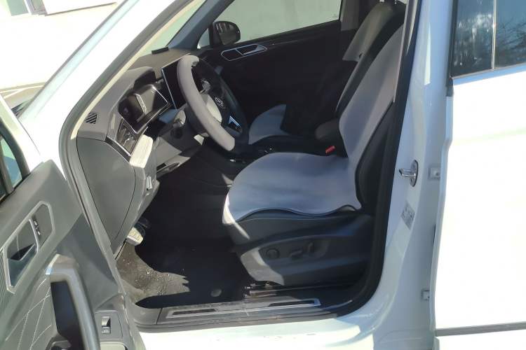 Used Volkswagen Tiguan L 2024 330TSI Automatic Two-Wheel Drive R-Line Enhanced Edition