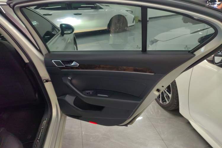 Used Volkswagen Magotan 2017 380TSI DSG Luxury Model
