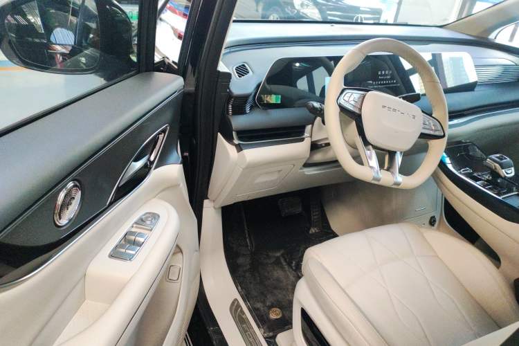 Used FORTHING Xinghai V9 2024 1.5TD 200km Chinese Knot Series Luxury Version
